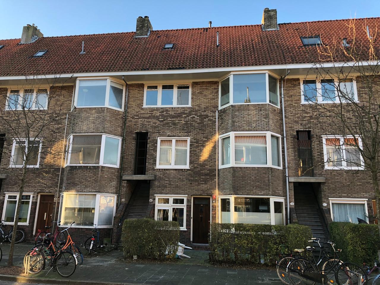 Kamer met balkon in de Indische buurt - Afbeelding 1