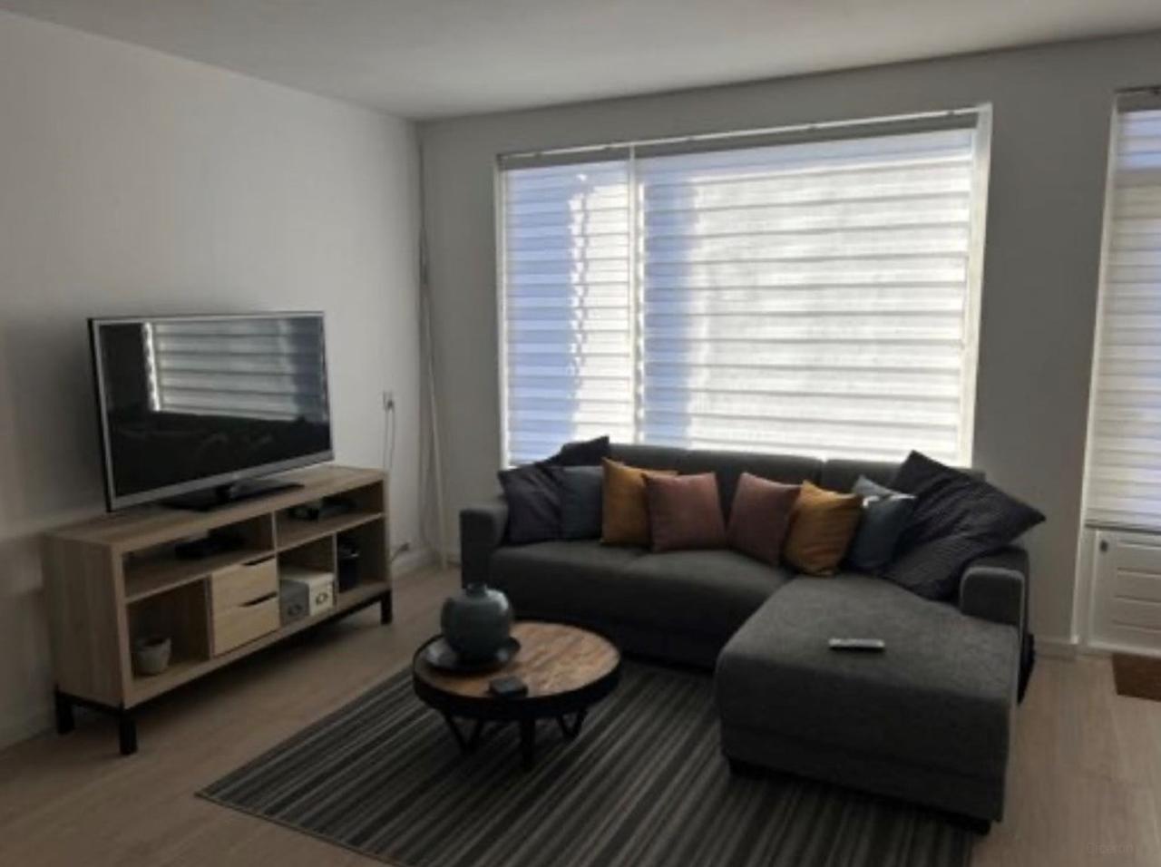 Hoekwoning met tuin naast supermarkt - Afbeelding 5
