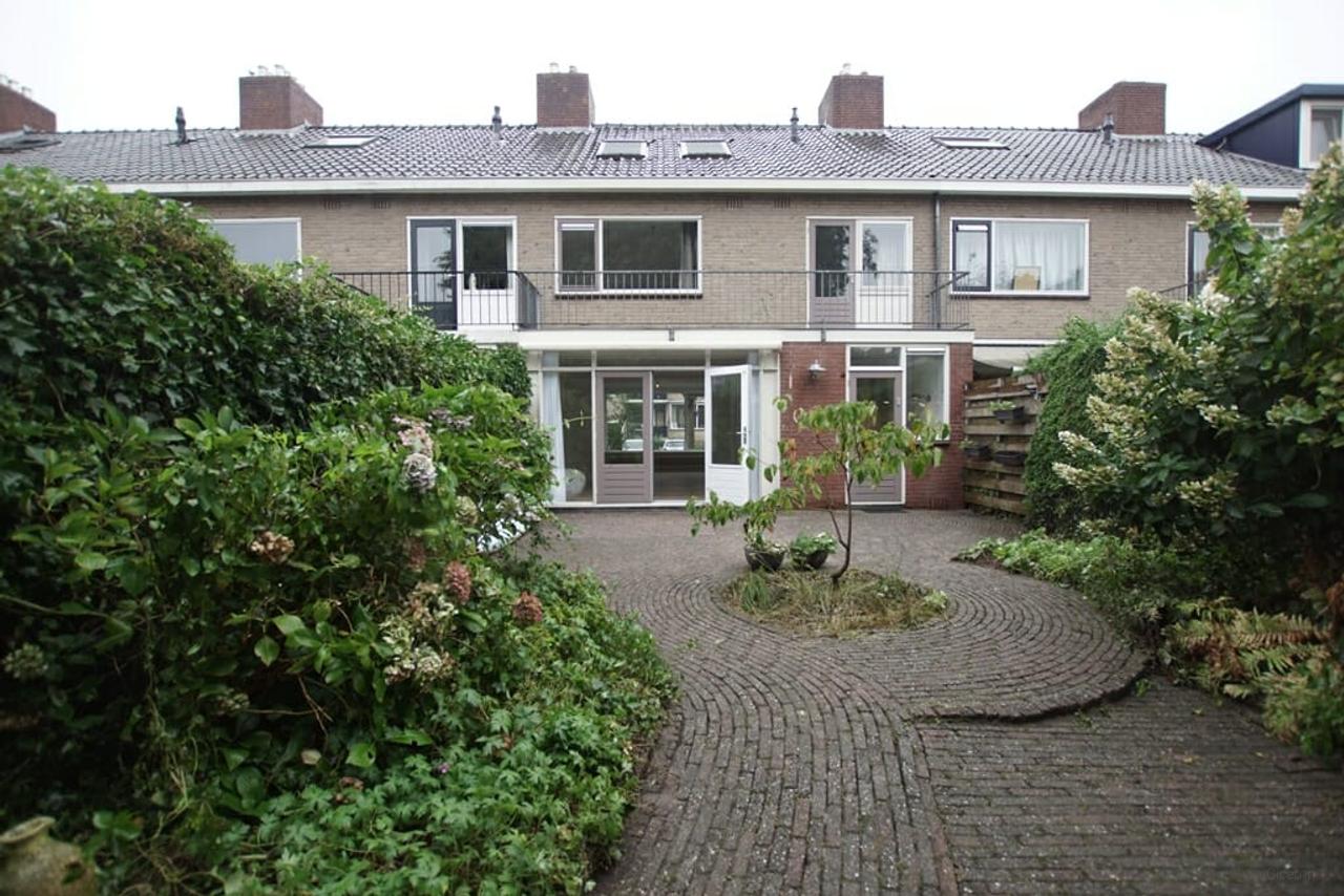 5-bedroom house with garden in Helpman - Image 1