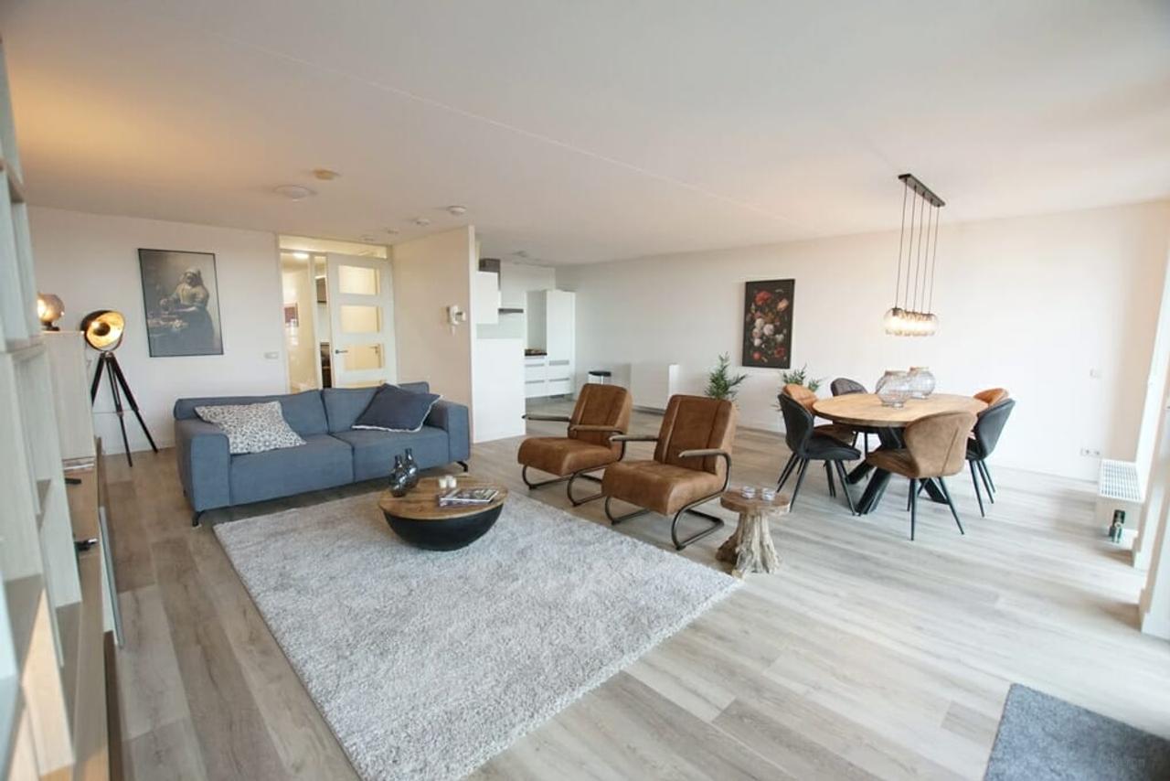 113 m² met parkeerplek aan de Hereweg - Afbeelding 1