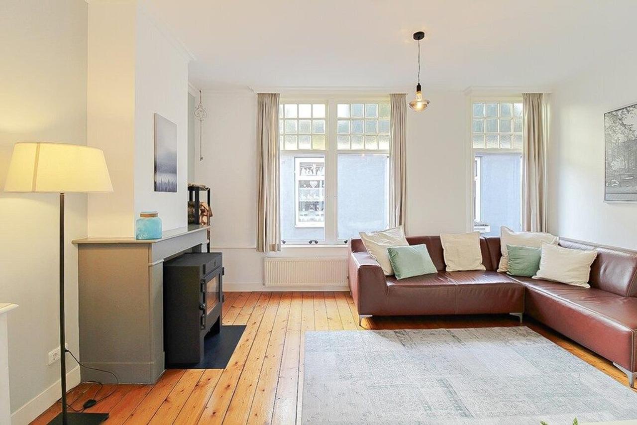 City House with Sunny Roof Terrace - Image 5