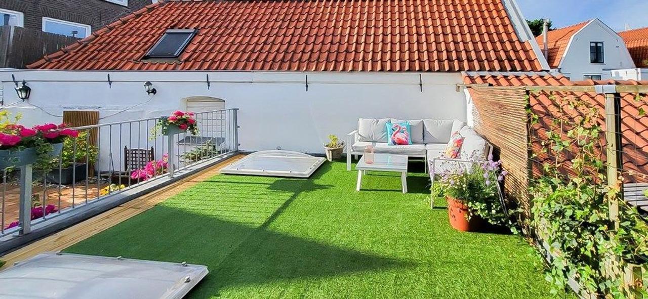 City House with Sunny Roof Terrace - Image 24