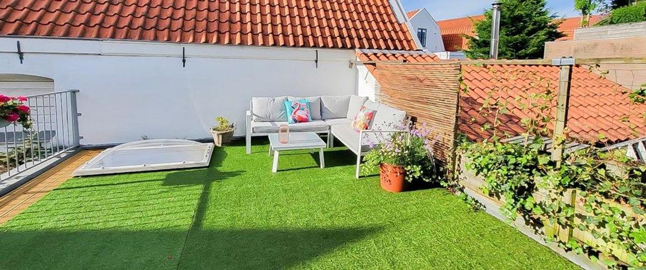 City House with Sunny Roof Terrace - Image 25
