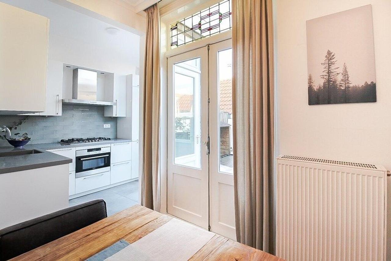 City House with Sunny Roof Terrace - Image 7