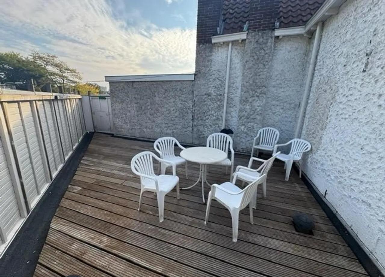 Studentenkamer van 17 m2 met dakterras - Afbeelding 2