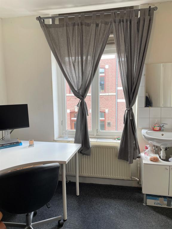 Studentenkamer met wastafel in Wyck - Afbeelding 4