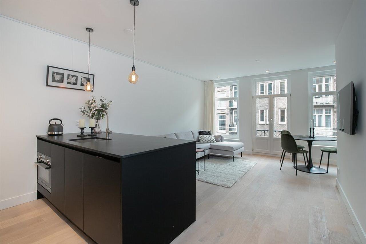 58 m² met balkon in De Pijp - Afbeelding 2
