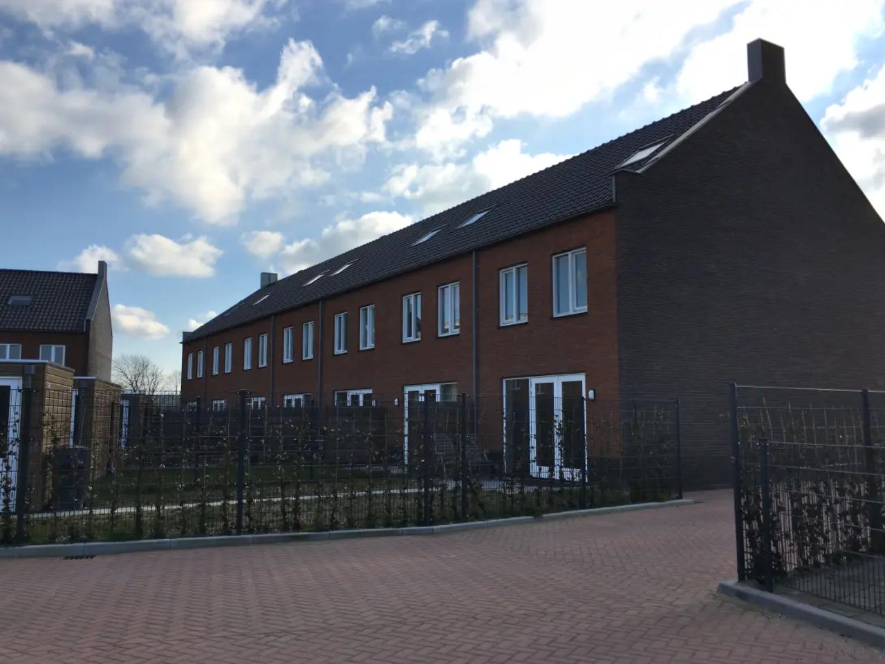 Family Home with 4 Bedrooms in Oegstgeest - Image 2