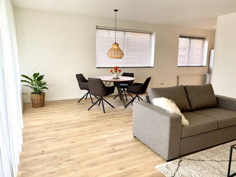 Gemeubileerd 4-kamerappartement in Stadshart - Afbeelding 2