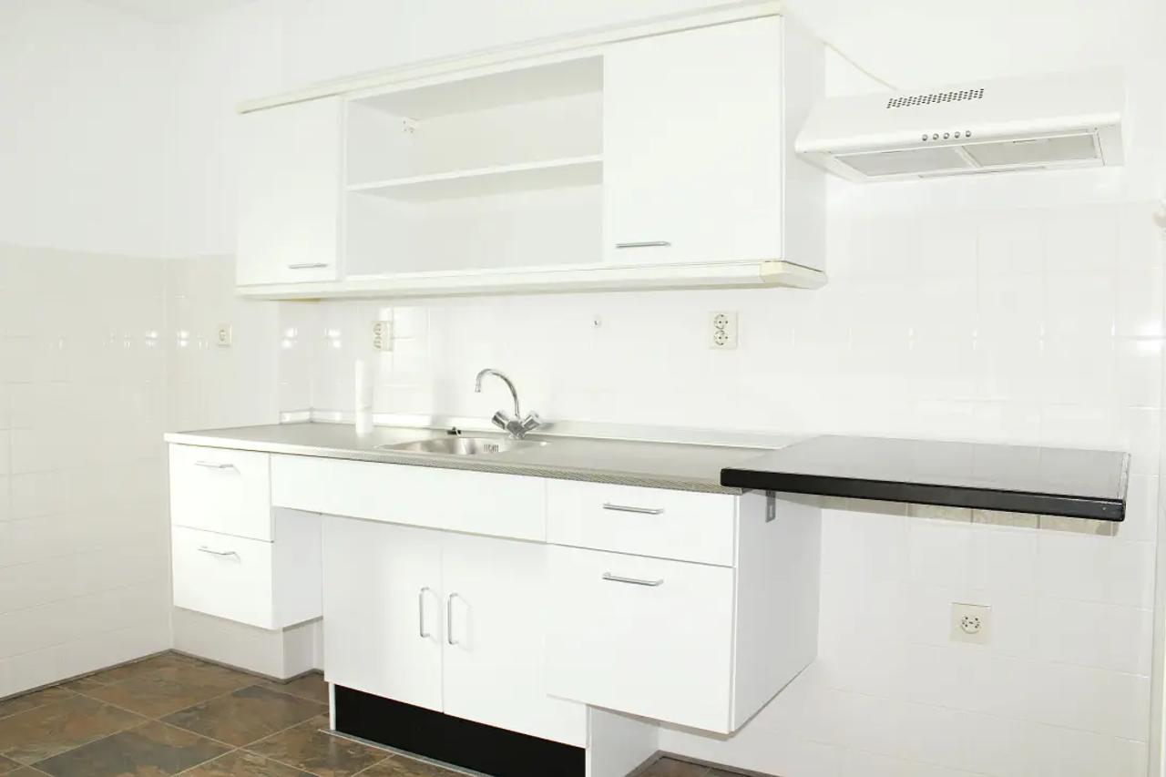 3-room senior apartment on the 7th floor - Image 4
