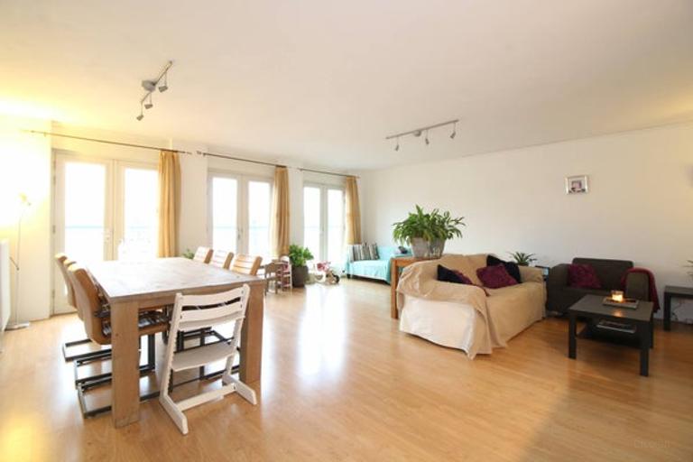 Gemeubileerd 3-kamerappartement met parkeerplek - Afbeelding 1