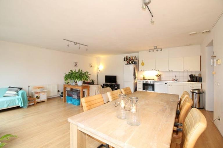 Gemeubileerd 3-kamerappartement met parkeerplek - Afbeelding 2