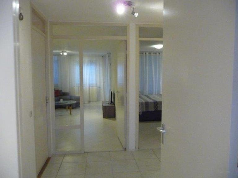 Furnished 3-room apartment in Almere Stad - Image 5