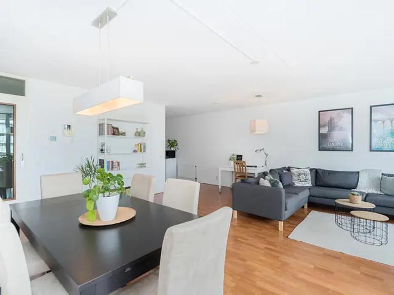 81 m2 met balkon en parkeerplek - Afbeelding 5