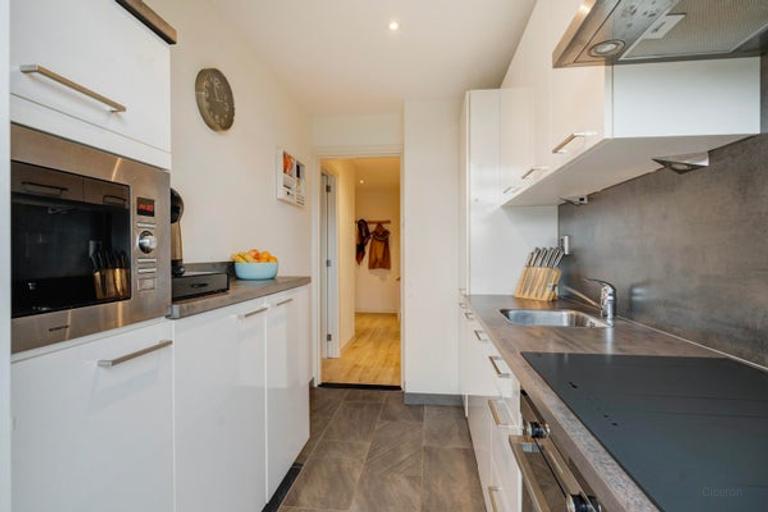 Gemeubileerd 3-kamerappartement met balkon - Afbeelding 13