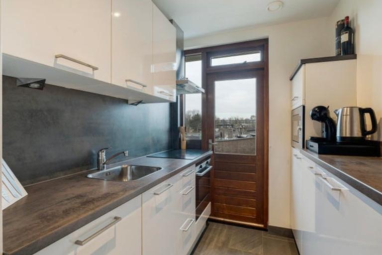 Gemeubileerd 3-kamerappartement met balkon - Afbeelding 10