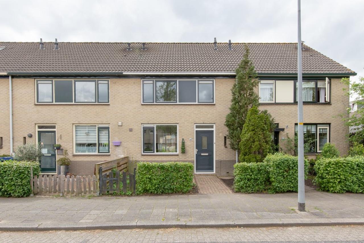 4-slaapkamer woning met tuin in Almere - Afbeelding 1