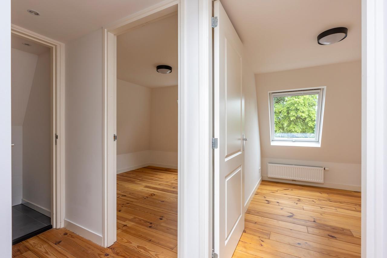 2-bedroom apartment with garden - Image 9