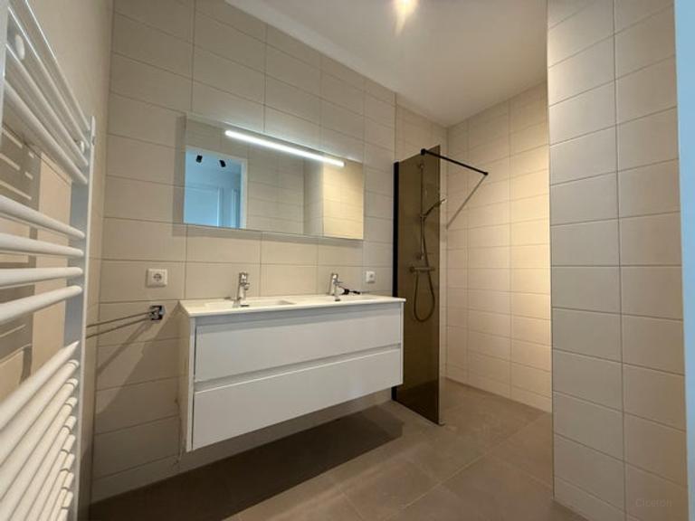 2-slaapkamerappartement met parking - Afbeelding 10