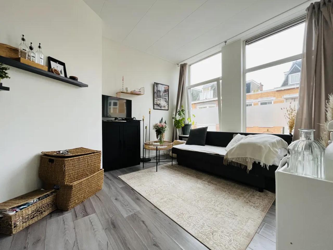 Kamer in Bezuidenhout, per direct - Afbeelding 1