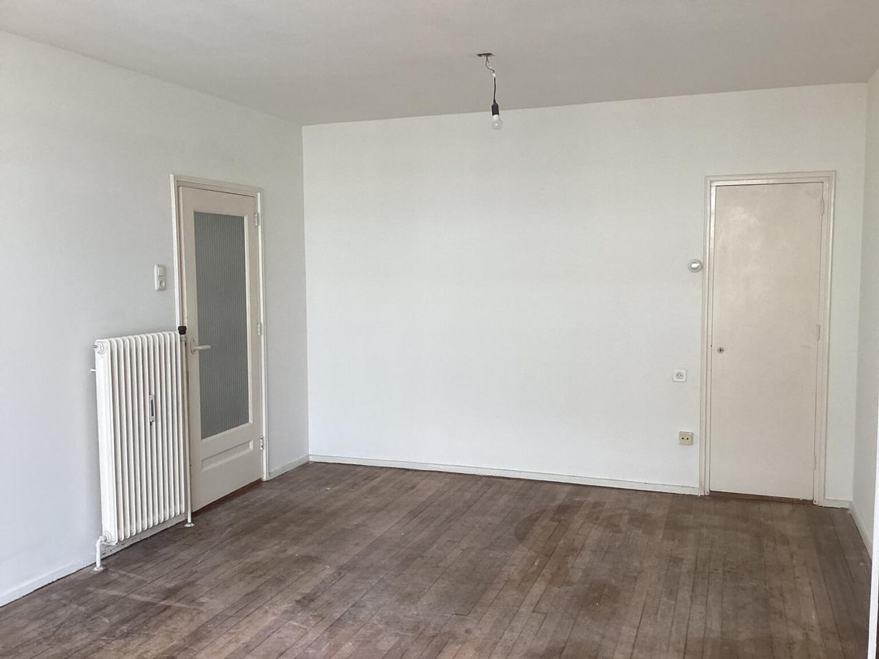 Top Floor with 3 Bedrooms - Image 10