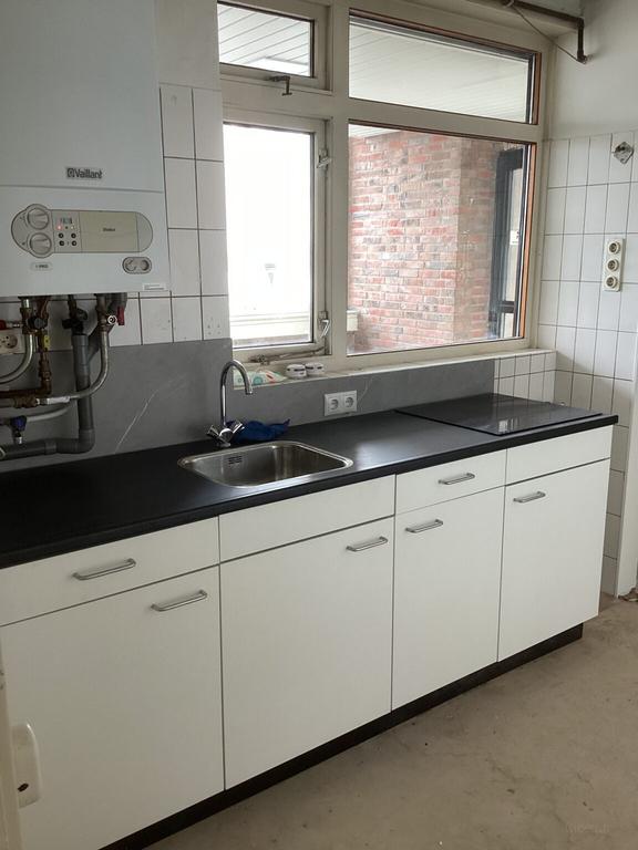 Top Floor with 3 Bedrooms - Image 18