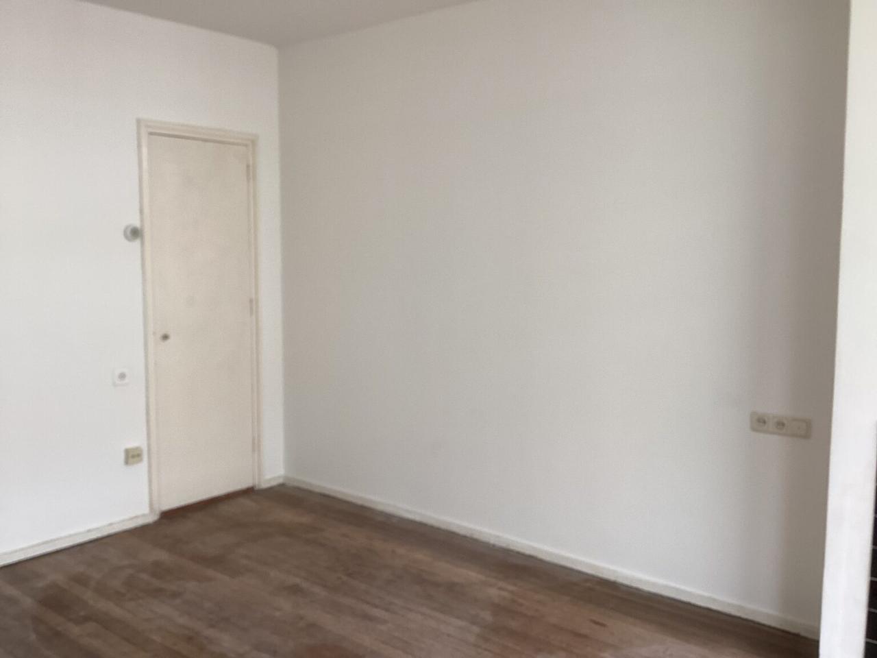 Top Floor with 3 Bedrooms - Image 11