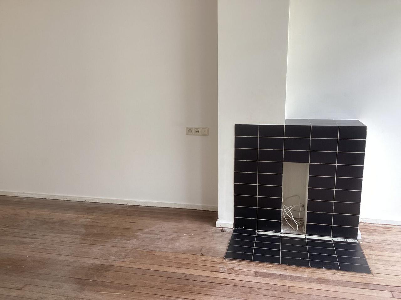 Top Floor with 3 Bedrooms - Image 7