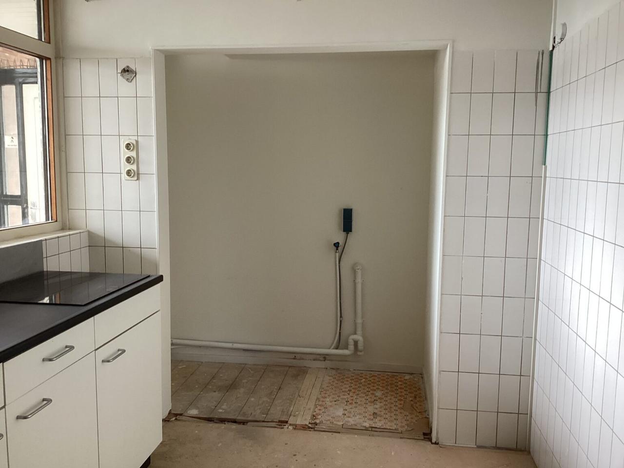 Top Floor with 3 Bedrooms - Image 19