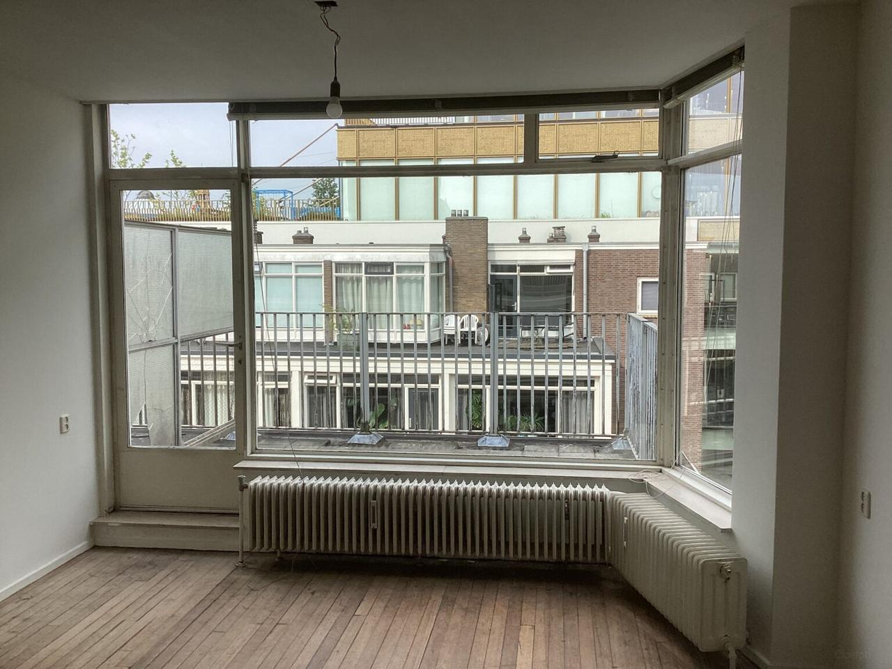 Top Floor with 3 Bedrooms - Image 6