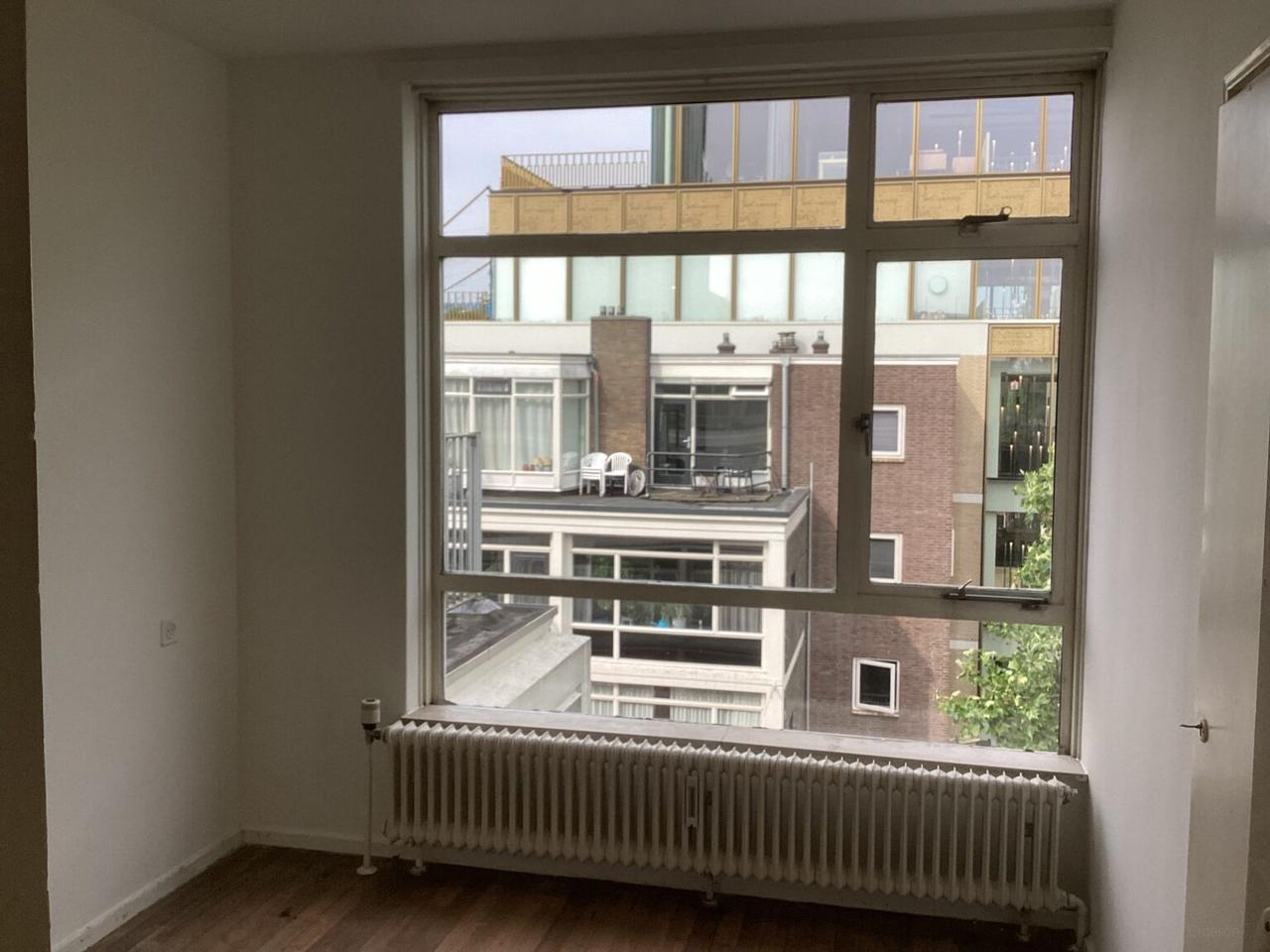 Top Floor with 3 Bedrooms - Image 12