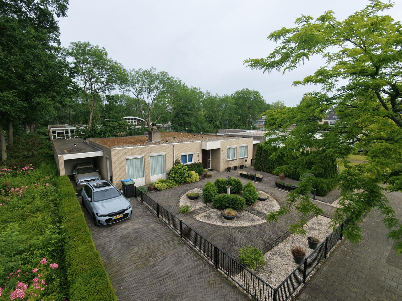Gelijkvloers wonen met tuin en garage - Afbeelding 1
