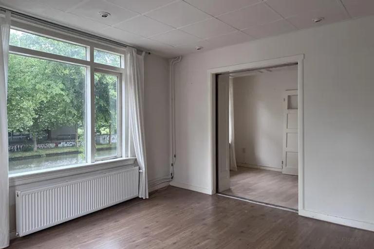 97 m2 upper-floor apartment with 2 bathrooms - Image 2
