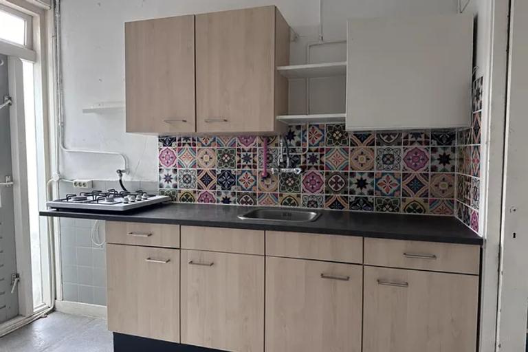 97 m2 upper-floor apartment with 2 bathrooms - Image 3