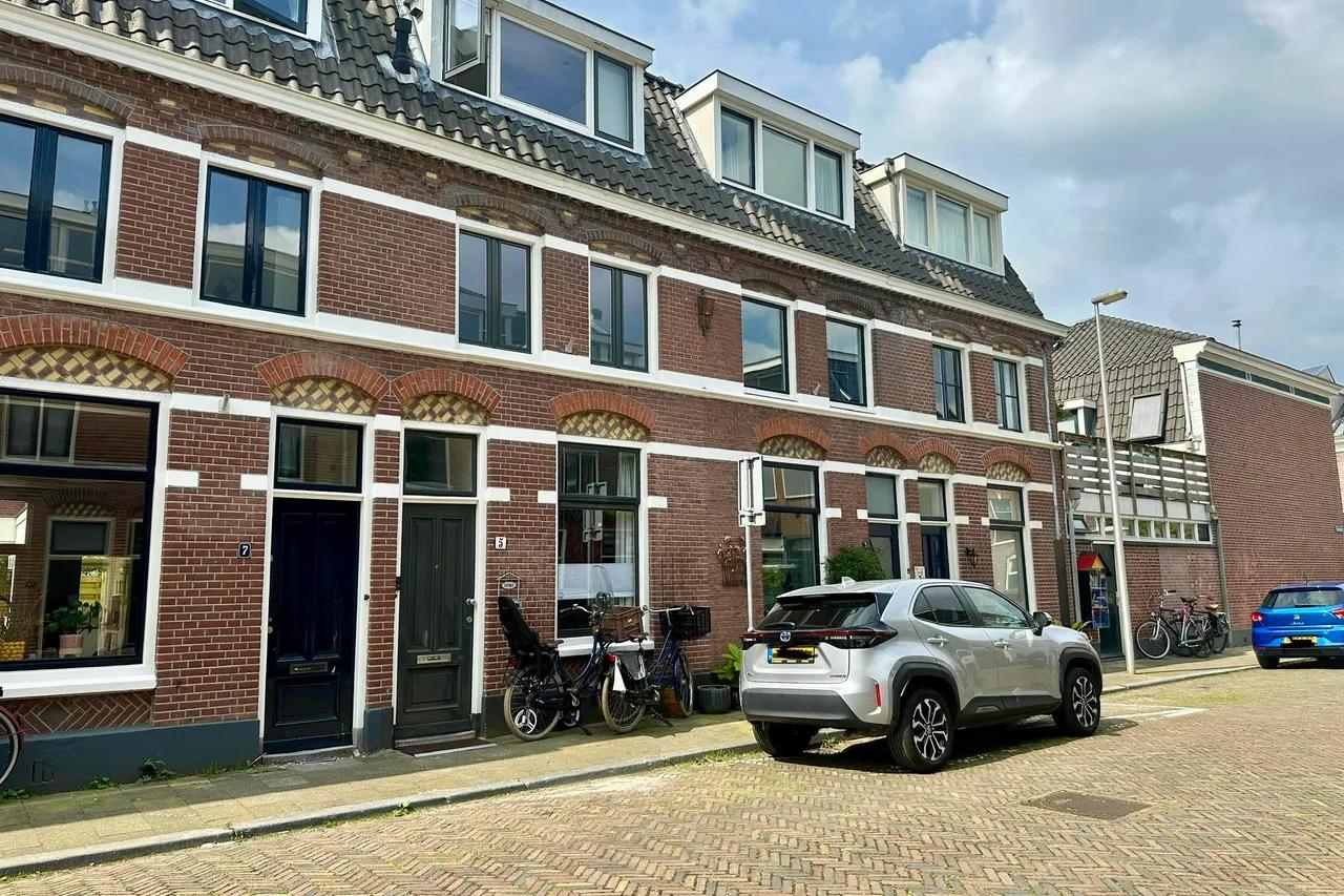 Terraced house of 95 m² with garden in Wittevrouwen - Image 1