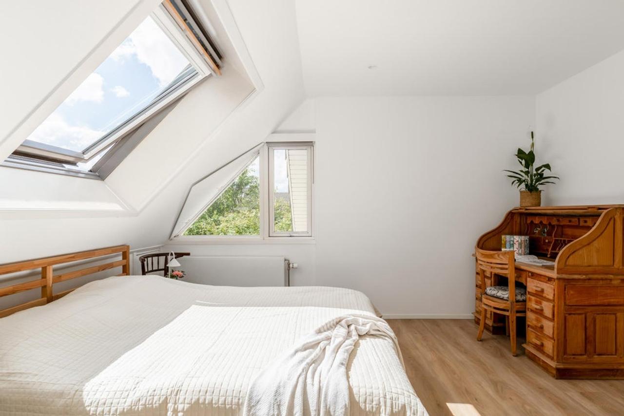 Vrijstaande villa met tuin aan het water - Afbeelding 16