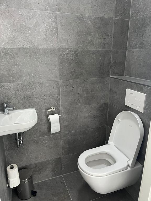 Furnished 3-room apartment with parking space - Image 11
