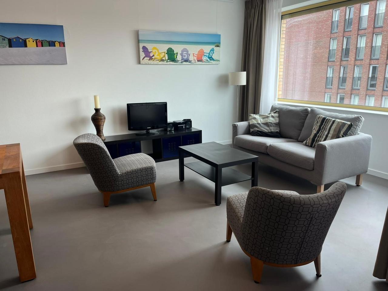 Furnished 3-room apartment with parking space - Image 3