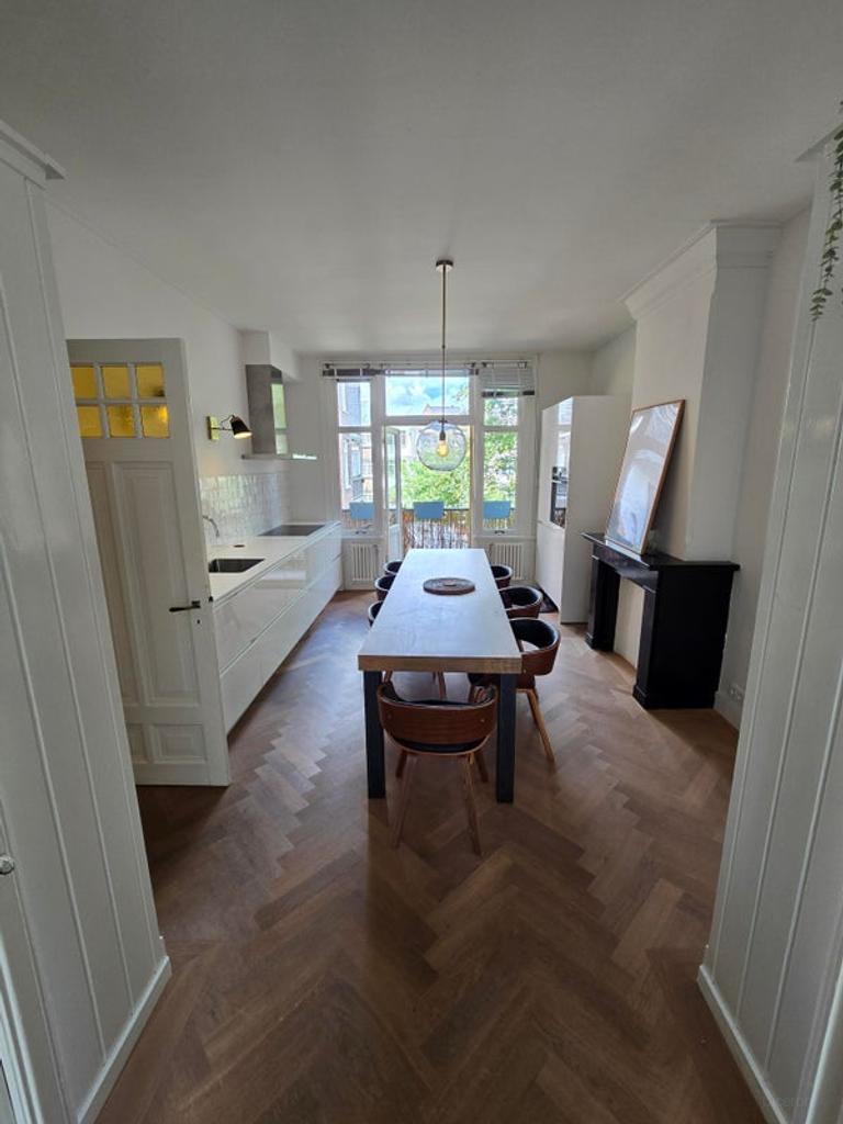 Gemeubileerd 3-kamerappartement West - Afbeelding 1