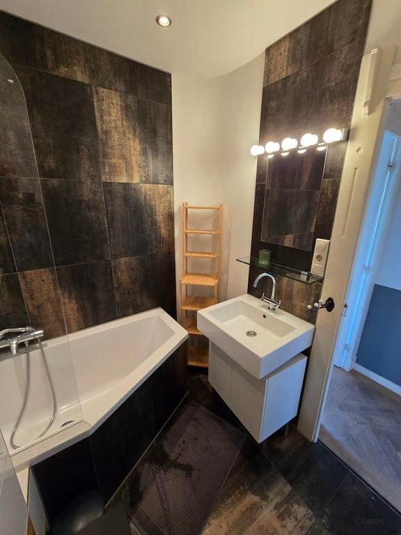 Gemeubileerd 3-kamerappartement West - Afbeelding 20
