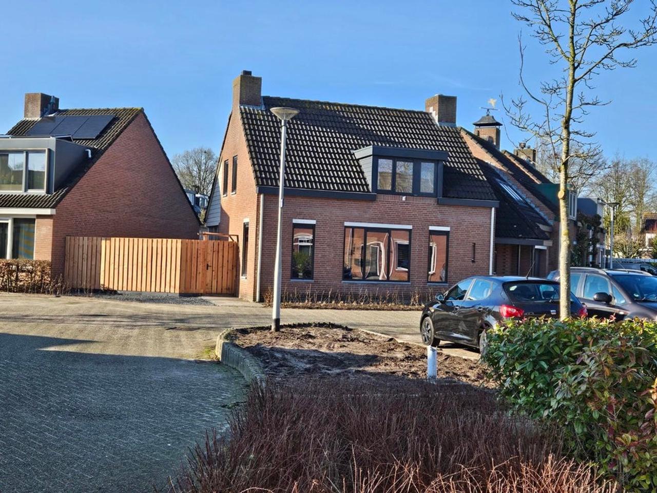 4 bedrooms and 2 bathrooms in De Blaak - Image 1