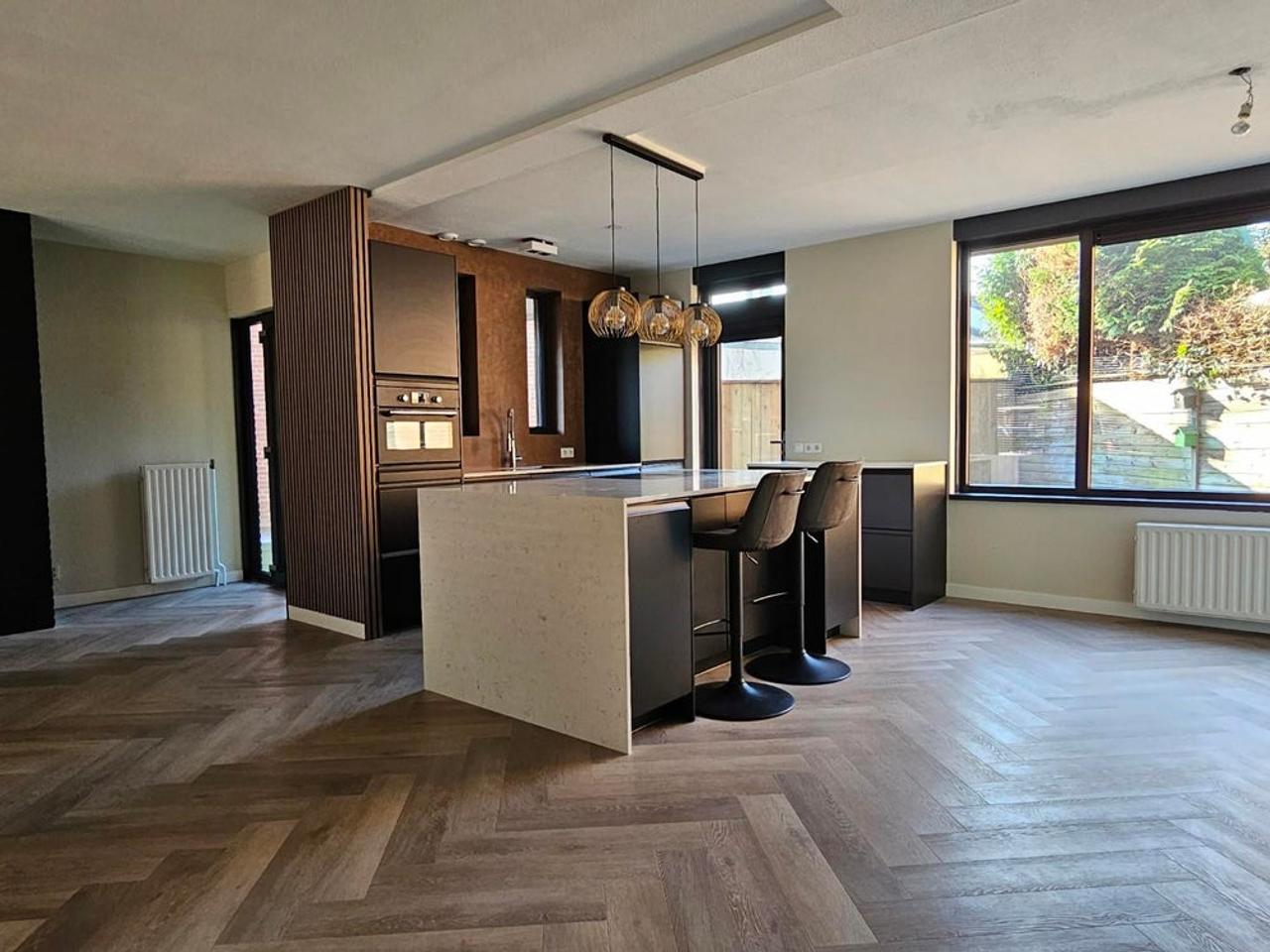 4 bedrooms and 2 bathrooms in De Blaak - Image 3