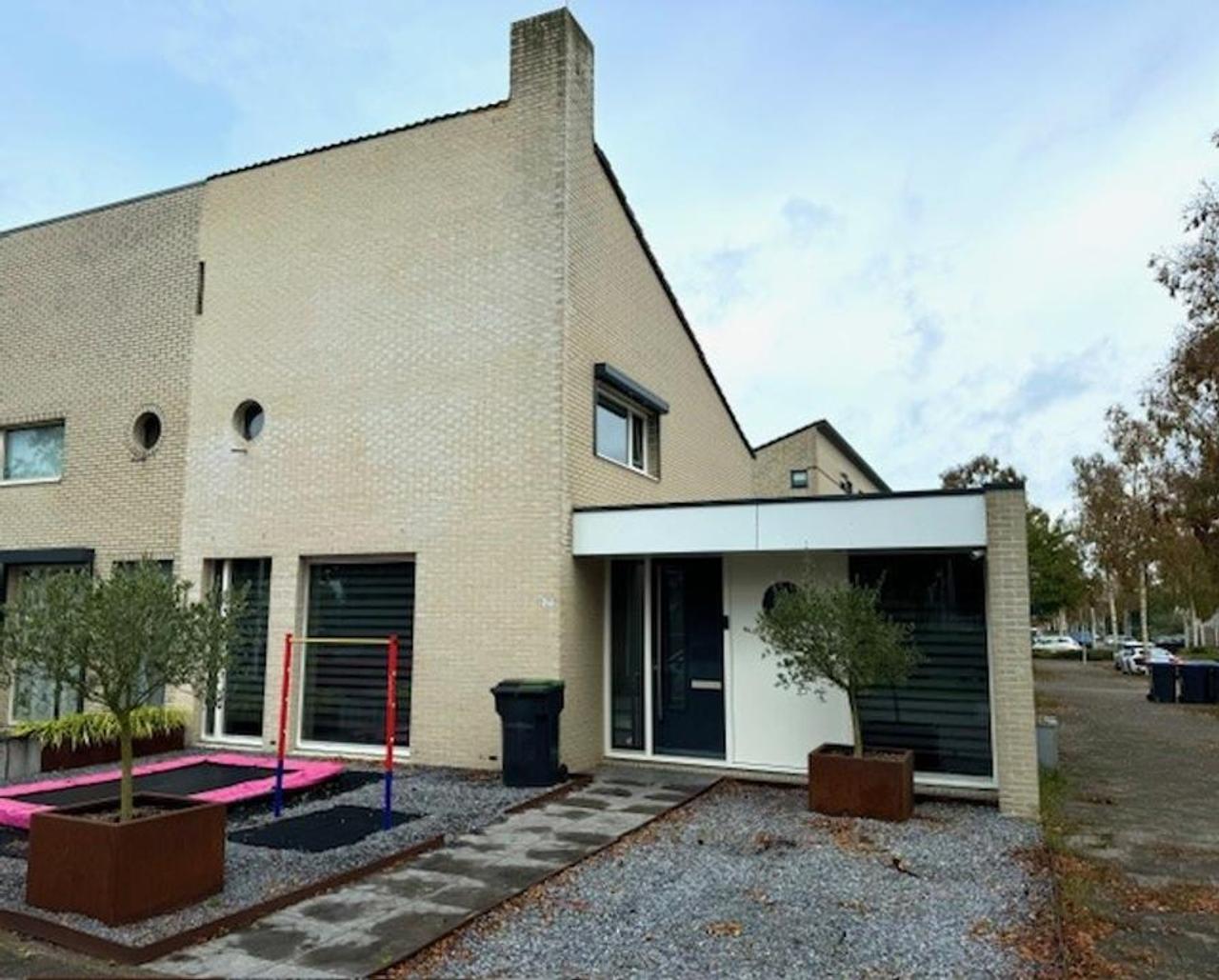Corner house with energy label A in the Reeshof Tilburg - Image 1