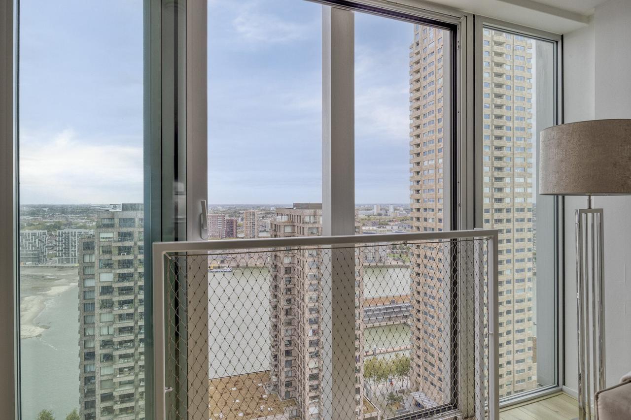 Living on the 22nd floor with a view of the Maas River - Image 2