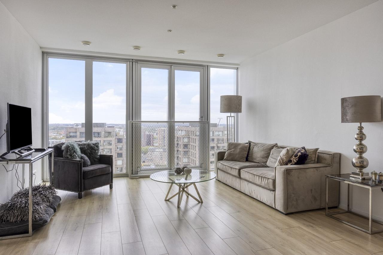 Living on the 22nd floor with a view of the Maas River - Image 3