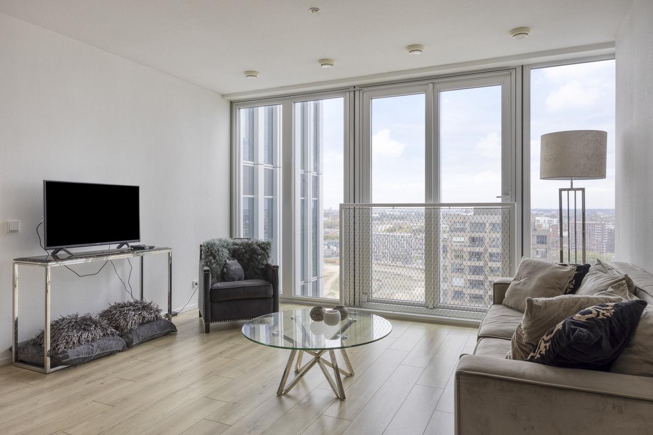 Living on the 22nd floor with a view of the Maas River - Image 4