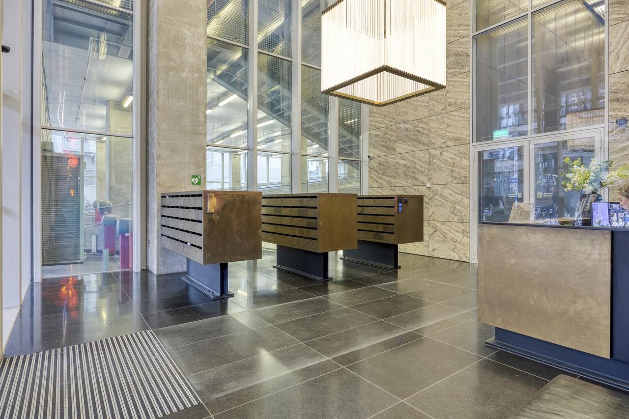 Living on the 22nd floor with a view of the Maas River - Image 20