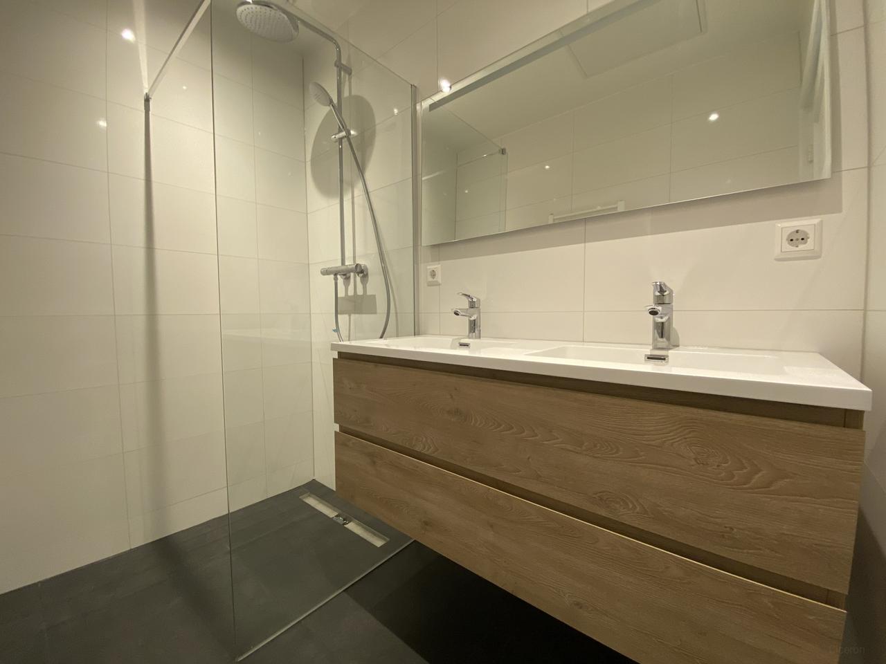 100 m² dubbelbovenhuis aan het water - Afbeelding 11
