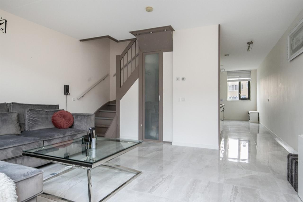 2-bedroom apartment with parking in Poort - Image 2