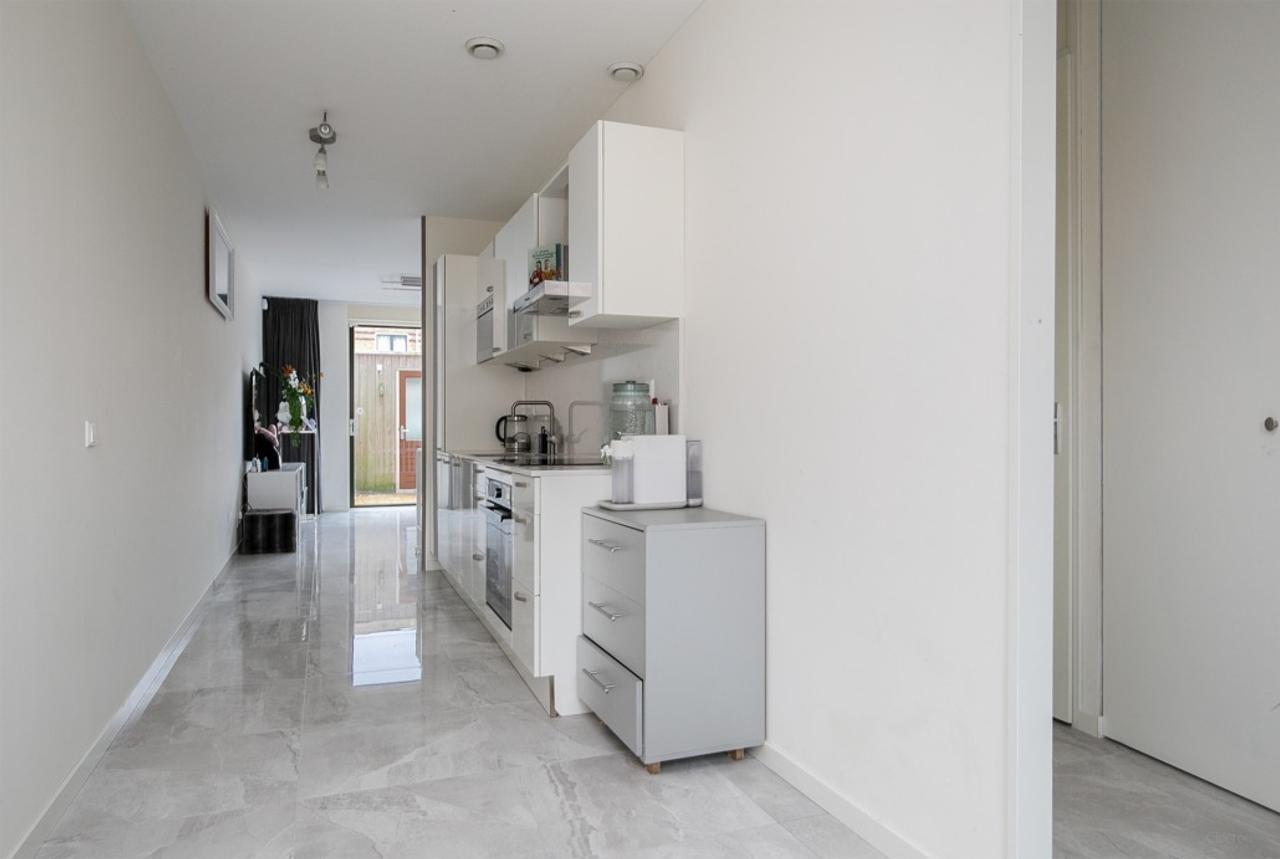 2-bedroom apartment with parking in Poort - Image 4